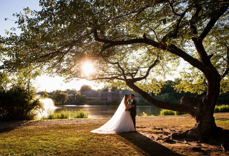 Read more about the article Melissa + Kevin’s Wedding at VIP Country Club in New Rochelle NY | Long Island Wedding Photographer