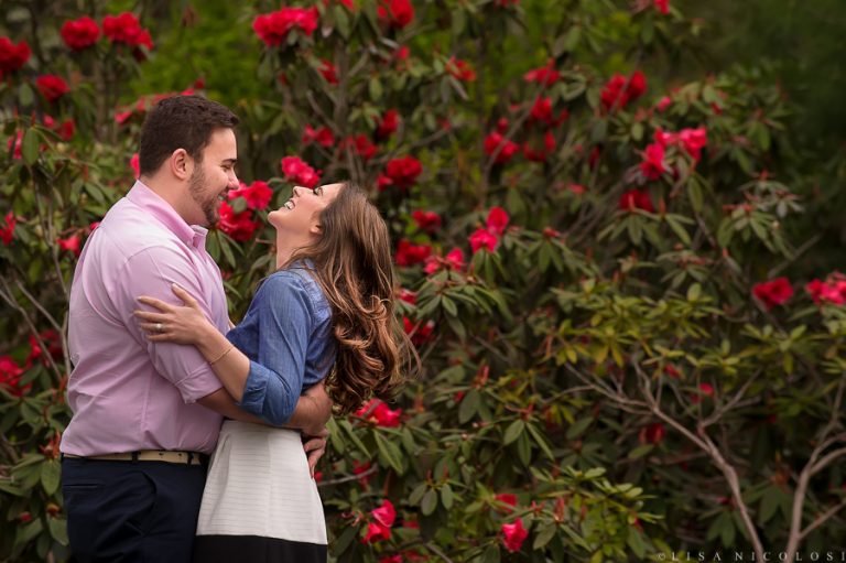 Read more about the article Planting Fields Springtime Engagement Session